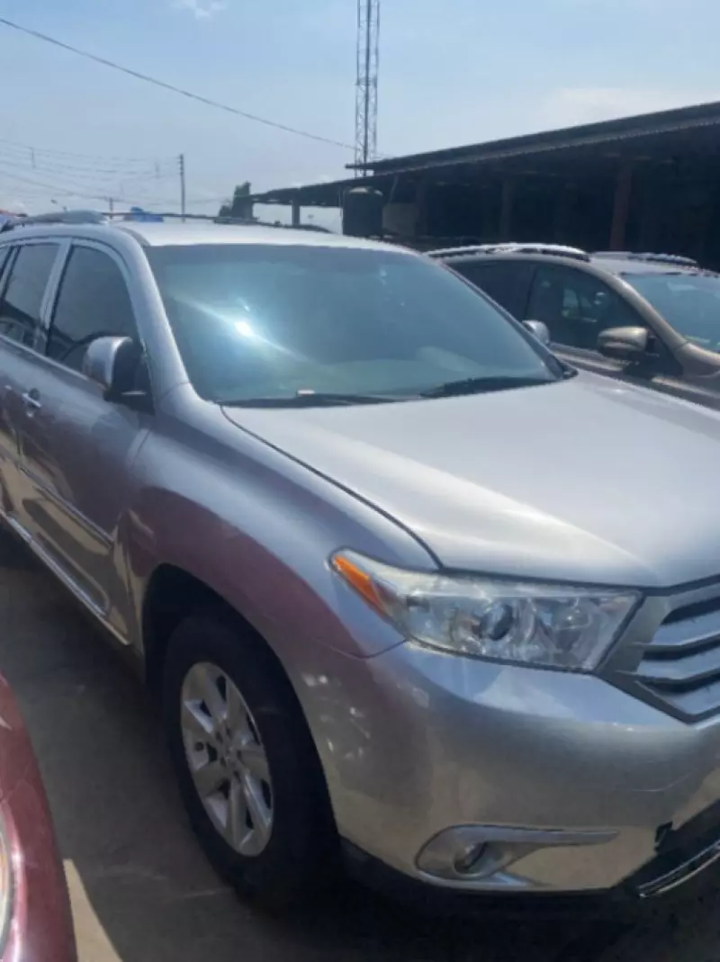 Toyota Highlander   - 2011