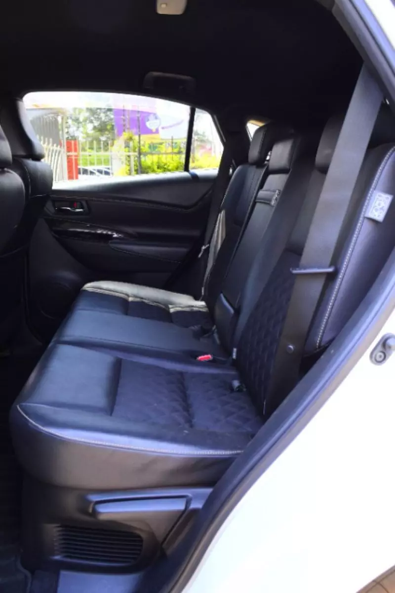 Toyota Harrier   - 2018