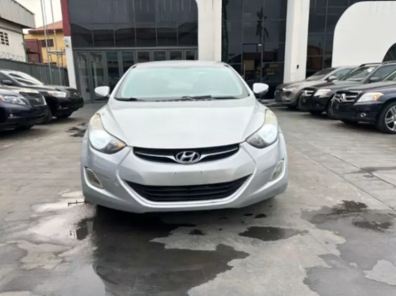 Hyundai Elantra - 2013