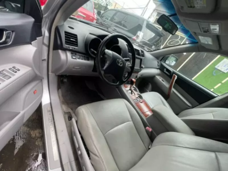 Toyota Highlander   - 2010