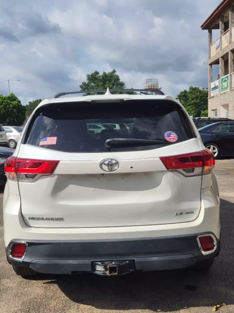 Toyota Highlander   - 2016