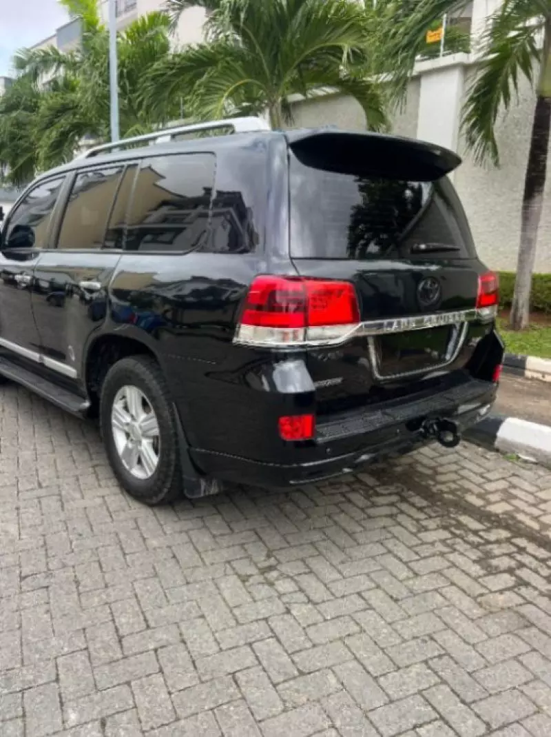 Toyota Land Cruiser   - 2020