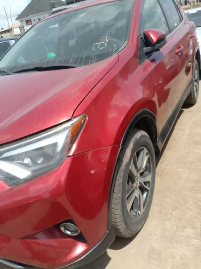 Toyota RAV4   - 2018