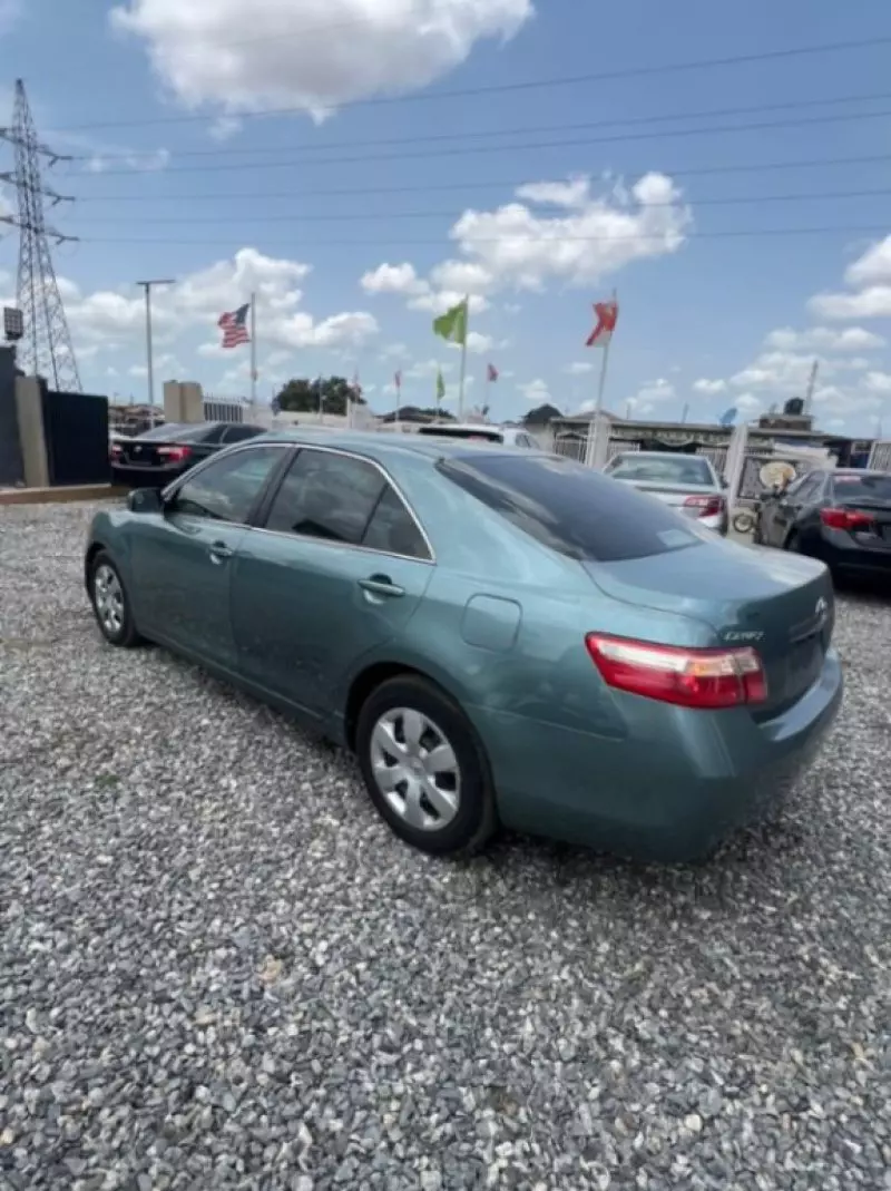 Toyota Camry - 2009