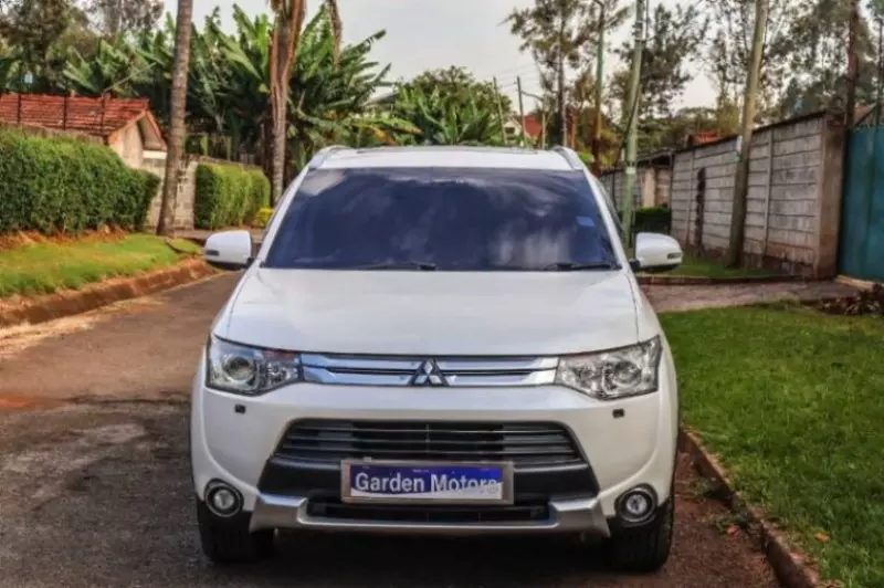 Mitsubishi Outlander GLX   - 2015