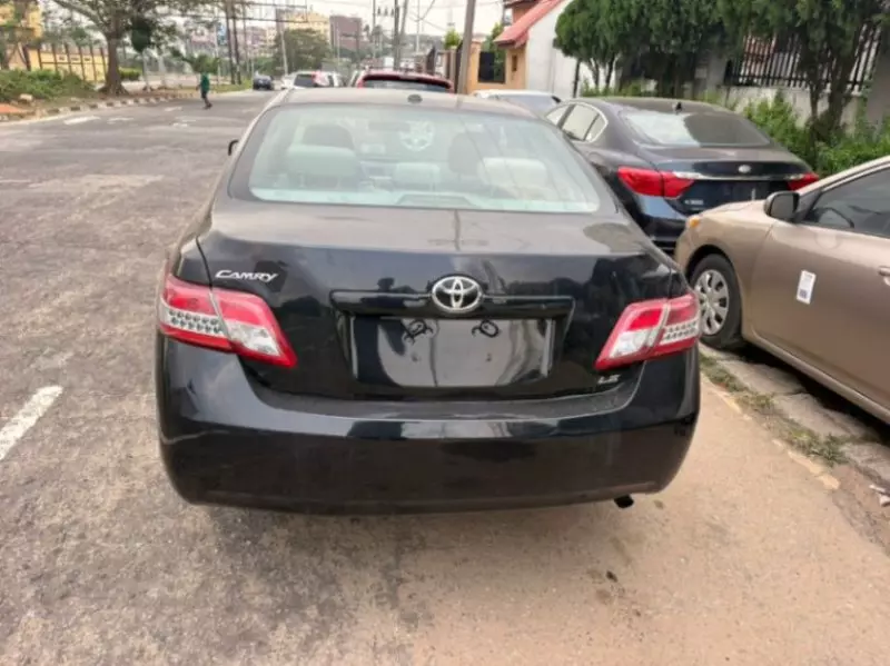 Toyota Camry   - 2011