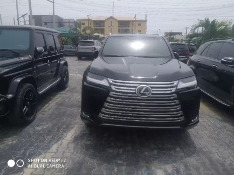 Lexus LX   - 2025