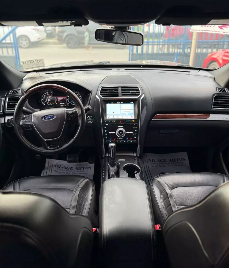 Ford Explorer   - 2018