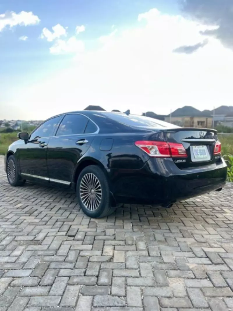 Lexus ES   - 2010