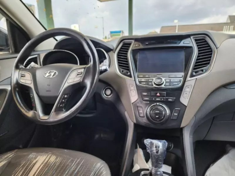 Hyundai Santa Fe   - 2013