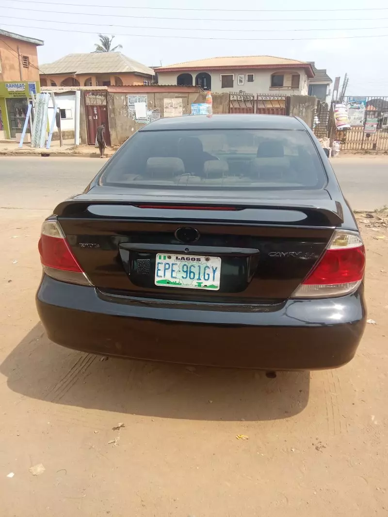 Toyota Camry   - 2005