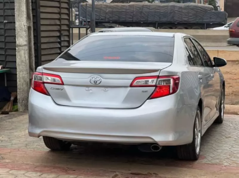 Toyota Camry   - 2012