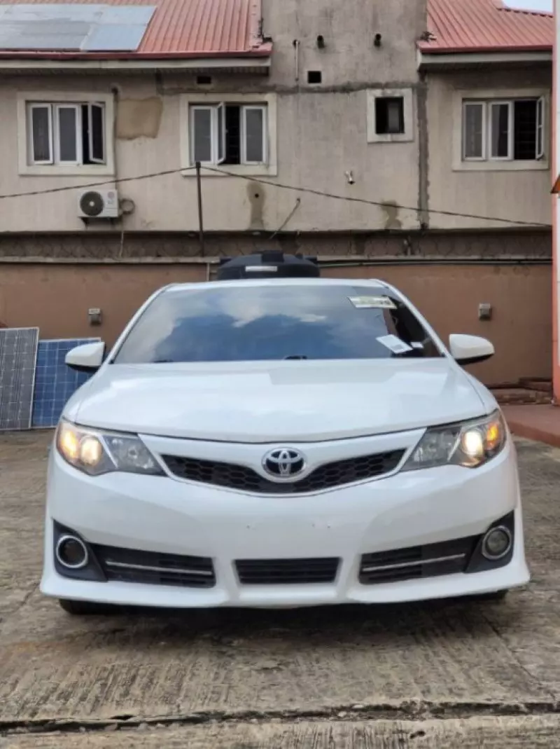 Toyota Camry   - 2013