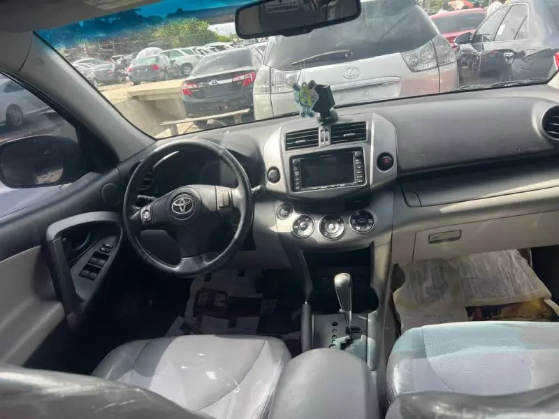 Toyota RAV 4   - 2010