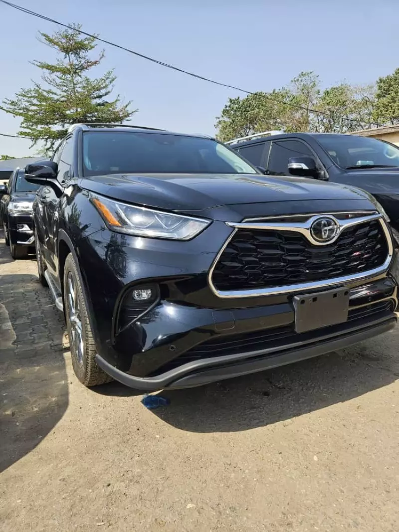 Toyota Highlander   - 2021