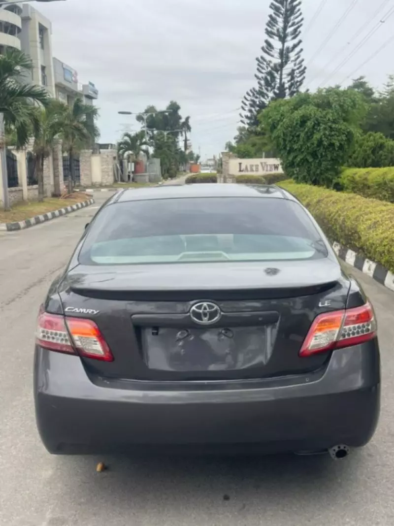 Toyota Camry   - 2009