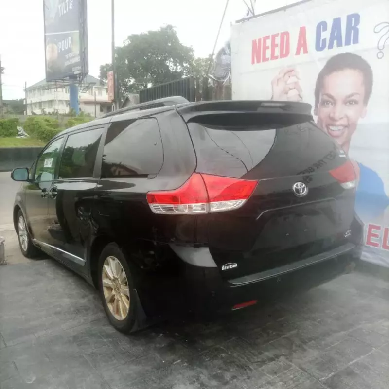 Toyota Sienna   - 2013