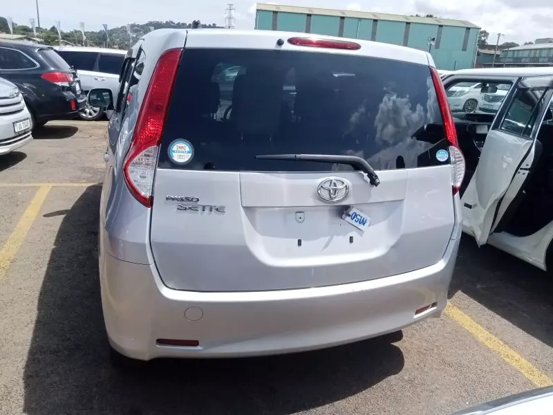 Toyota Passo Sette   - 2011