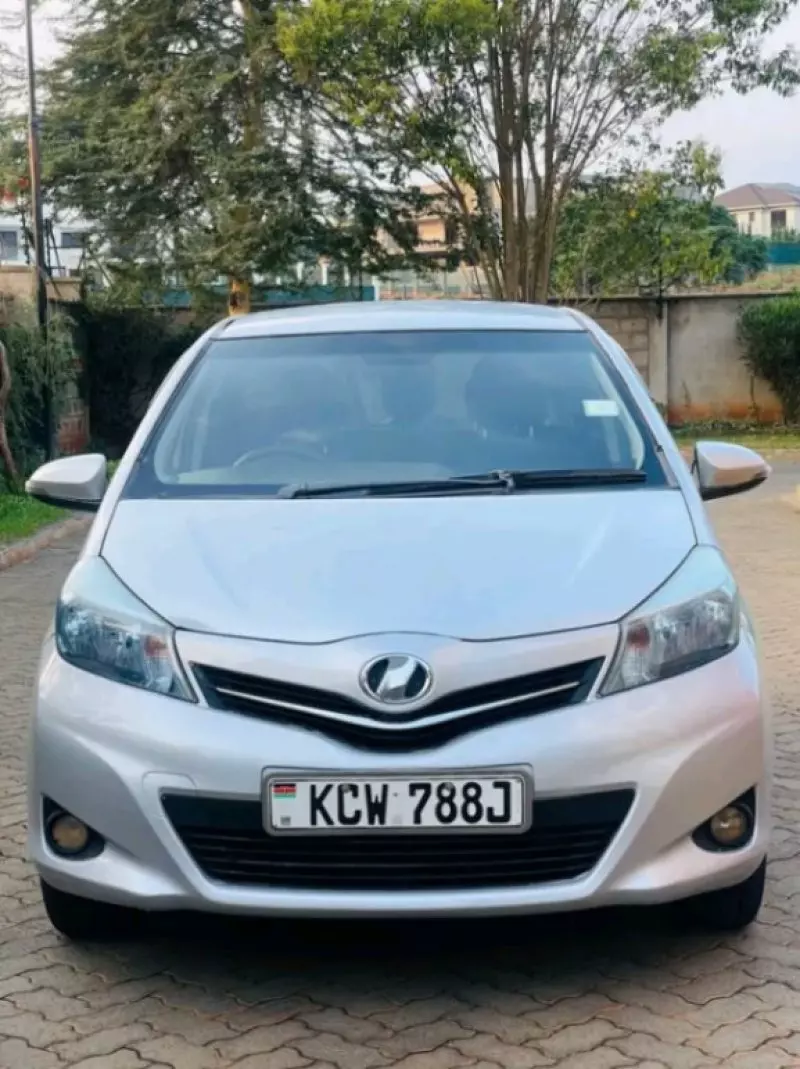Toyota Vitz   - 2013