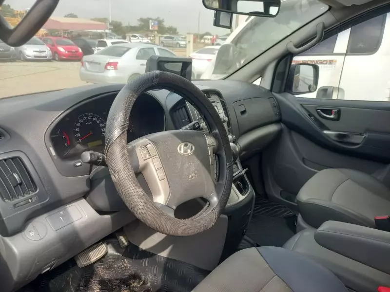 Hyundai H-1 Starex   - 2009