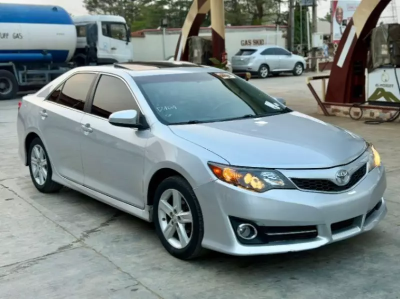 Toyota Camry   - 2012