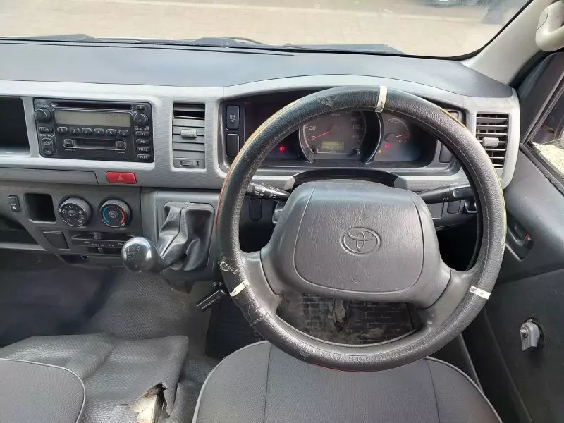 Toyota Hiace   - 2010