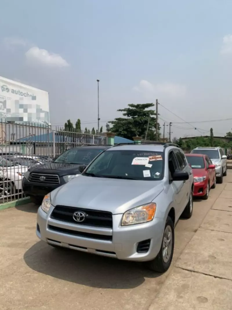 Toyota RAV 4   - 2010