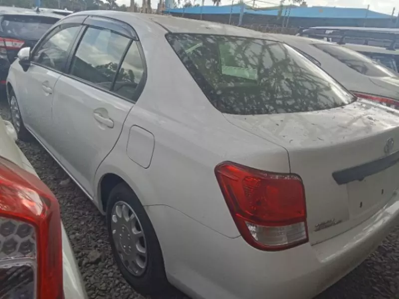 Toyota Axio    - 2015
