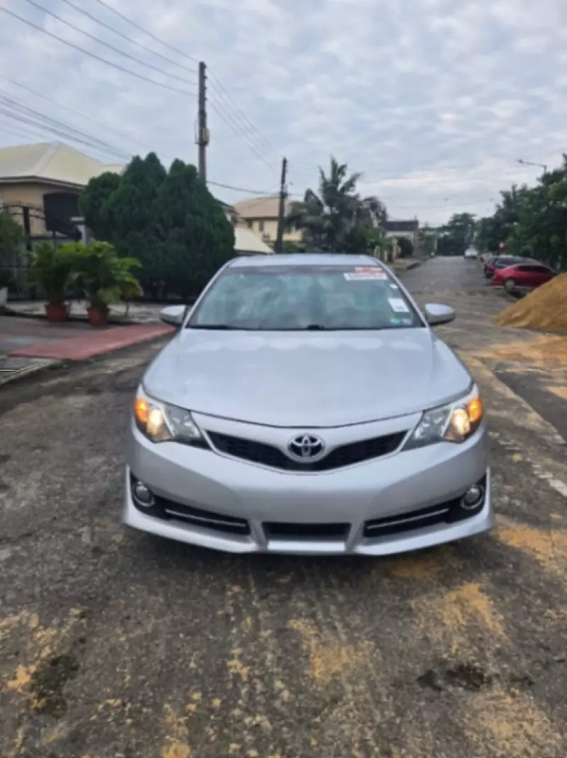 Toyota Camry   - 2012