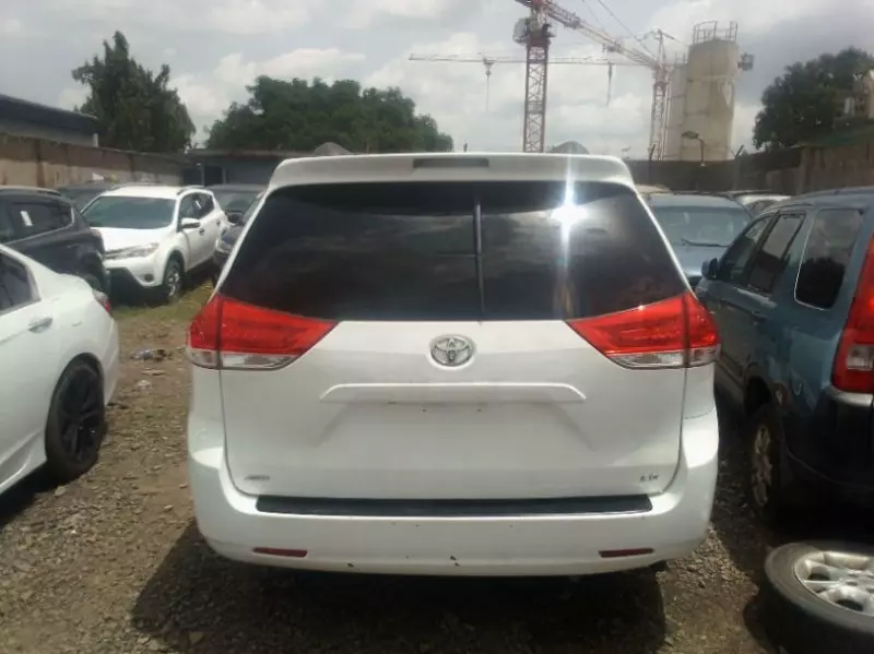 Toyota Sienna   - 2016