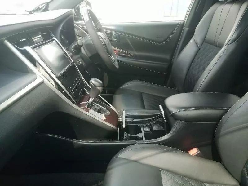 Toyota Harrier   - 2016