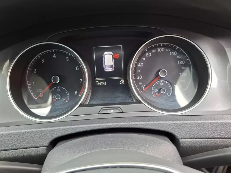 Volkswagen Golf   - 2016