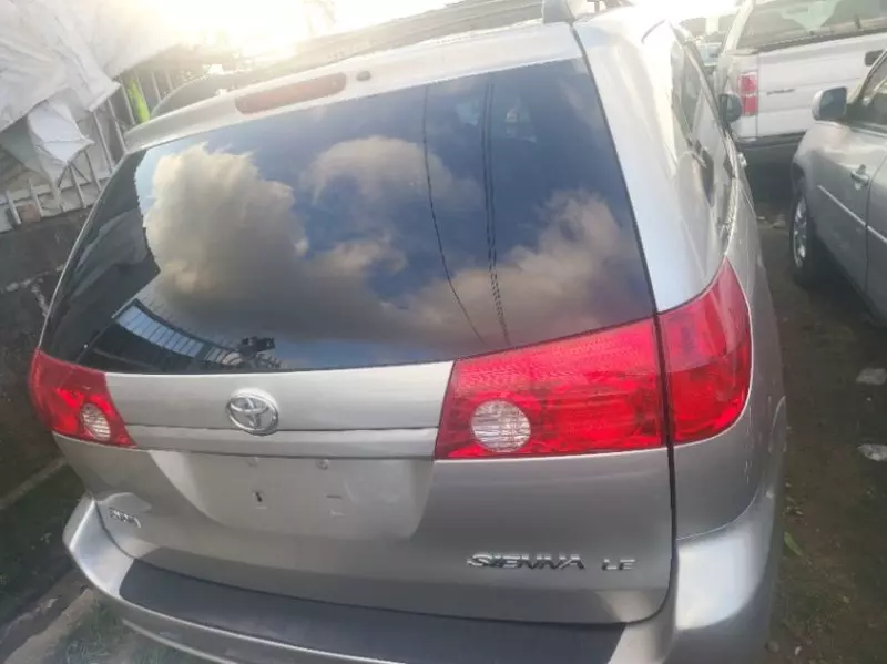Toyota Sienna   - 2006