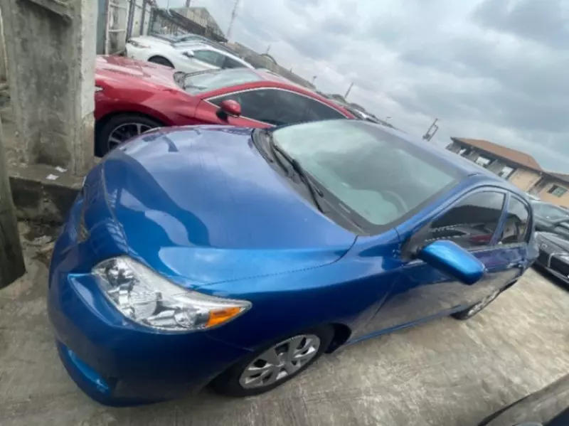 Toyota corolla   - 2010