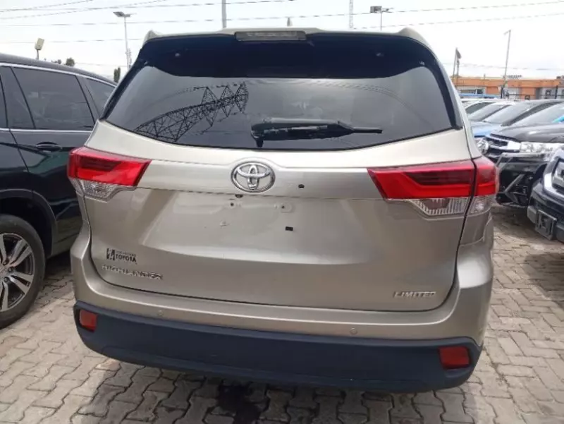 Toyota Highlander   - 2014