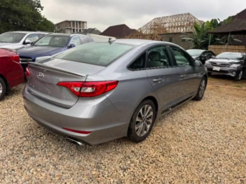 Hyundai Sonata   - 2015