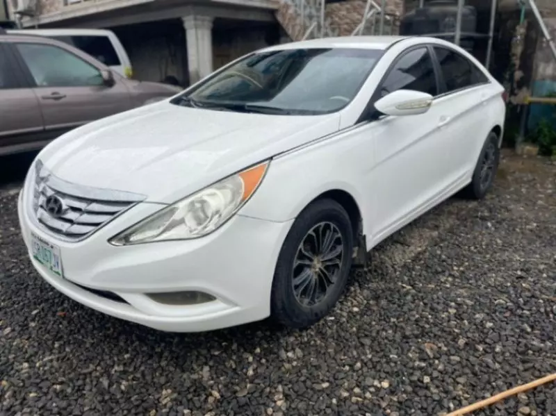 Hyundai Sonata   - 2012