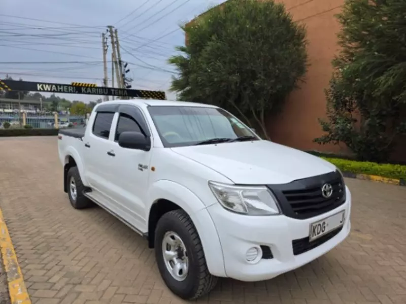 Toyota Hilux   - 2014