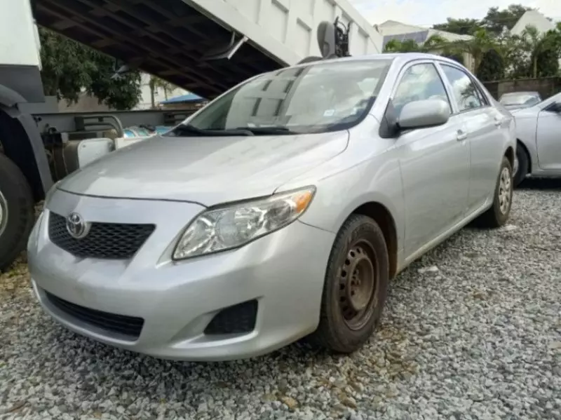 Toyota Corolla   - 2009