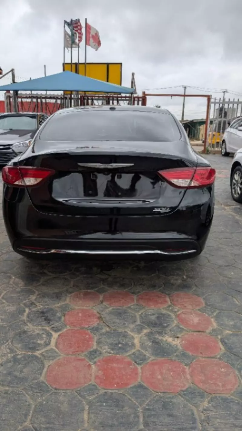 Chrysler 200   - 2015