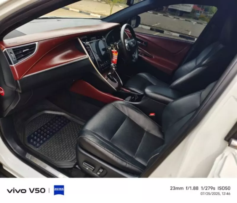 Toyota Harrier   - 2015