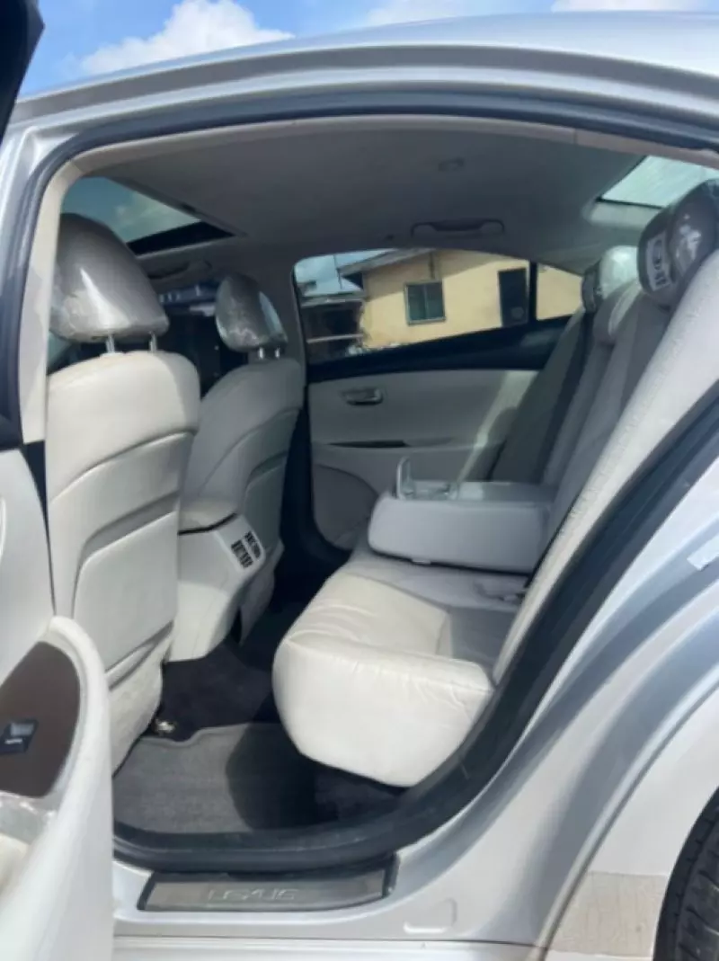 Lexus ES 350   - 2010