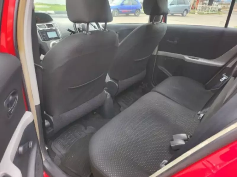 Toyota yaris   - 2011