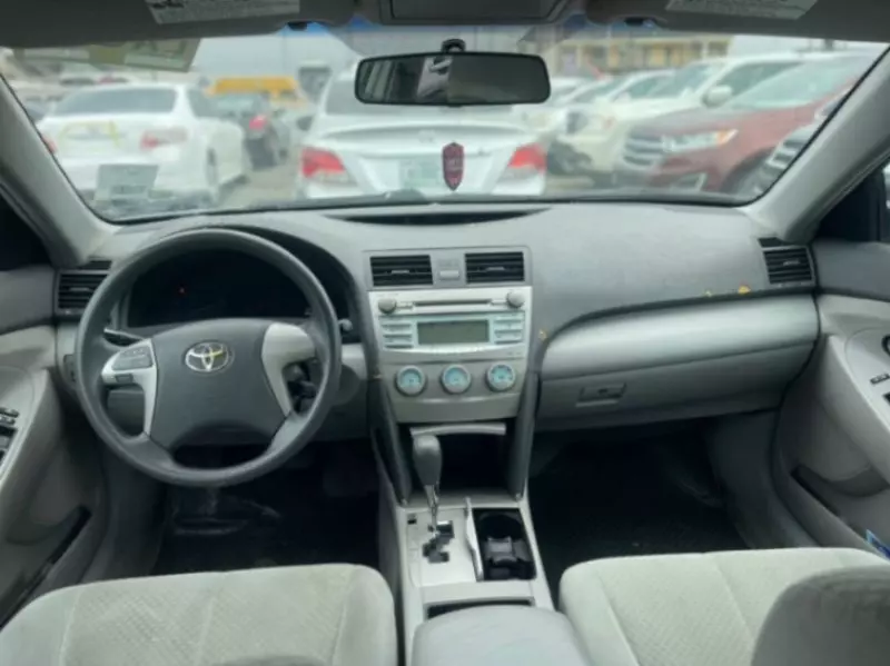 Toyota Camry   - 2009