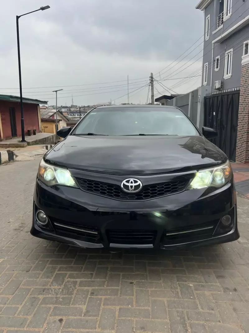 Toyota Camry   - 2012