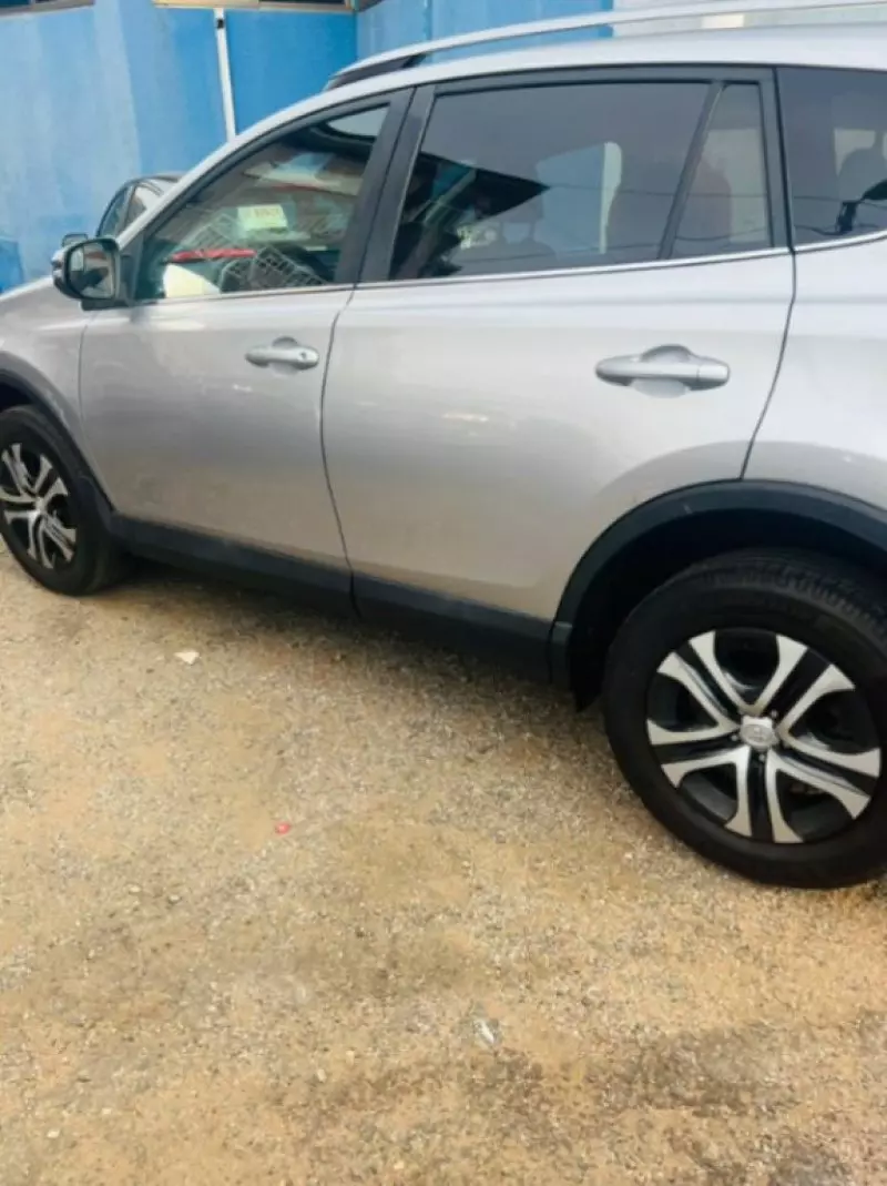 Toyota RAV 4   - 2017