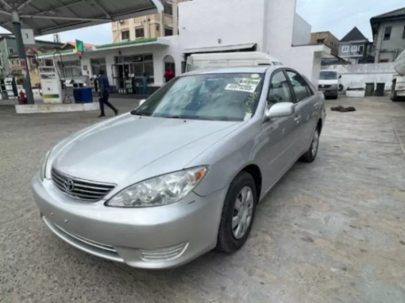 Toyota Camry   - 2005