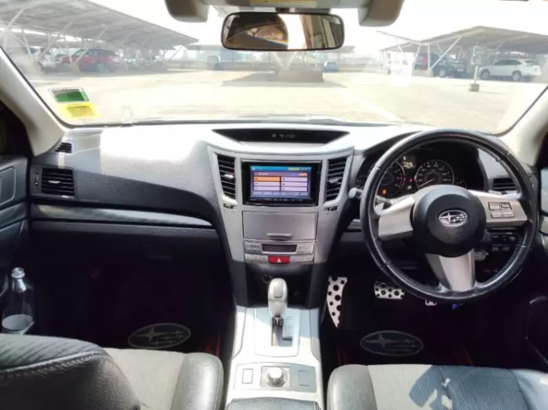Subaru Legacy    - 2012
