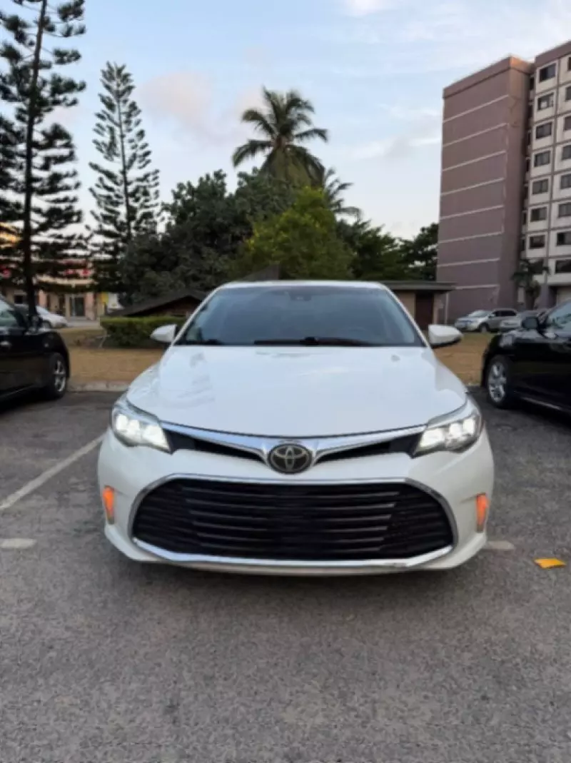 Toyota Avalon   - 2018
