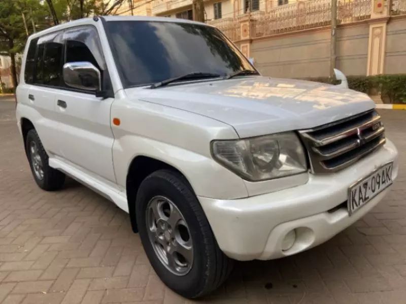 Mitsubishi Pajero   - 2001